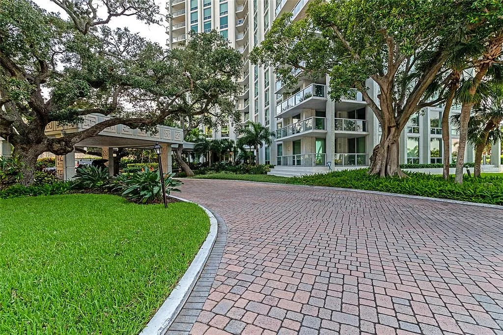 2 bed, 2.0 bath, 1577 sqft, $4,000 — Photo 3