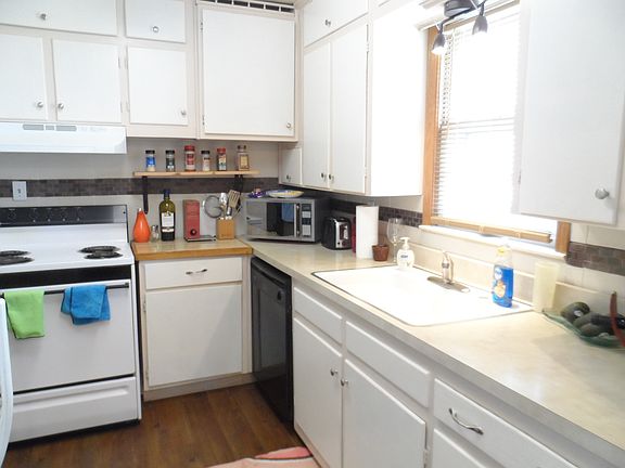Kitchen comes equipped