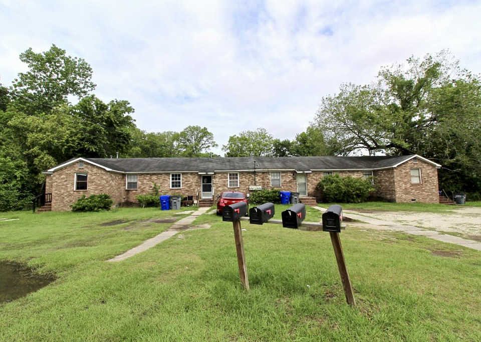2nd image of 2176 Flora Dr APT A