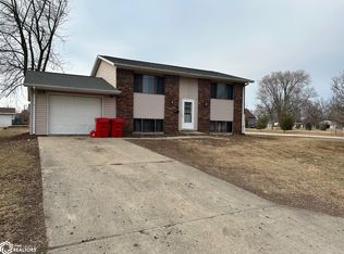 720 1st St NE, Hampton, IA 50441