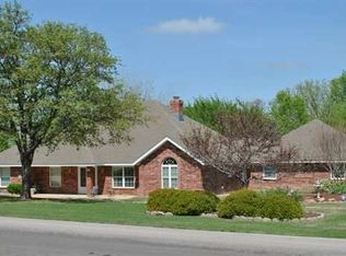 243 Country Club Rd, Ardmore, OK 73401