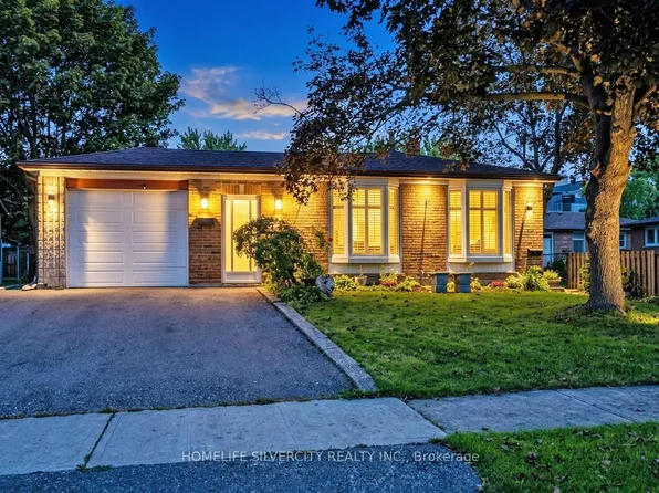 3602 Dunrankin Dr, Mississauga, ON L4T 1V9