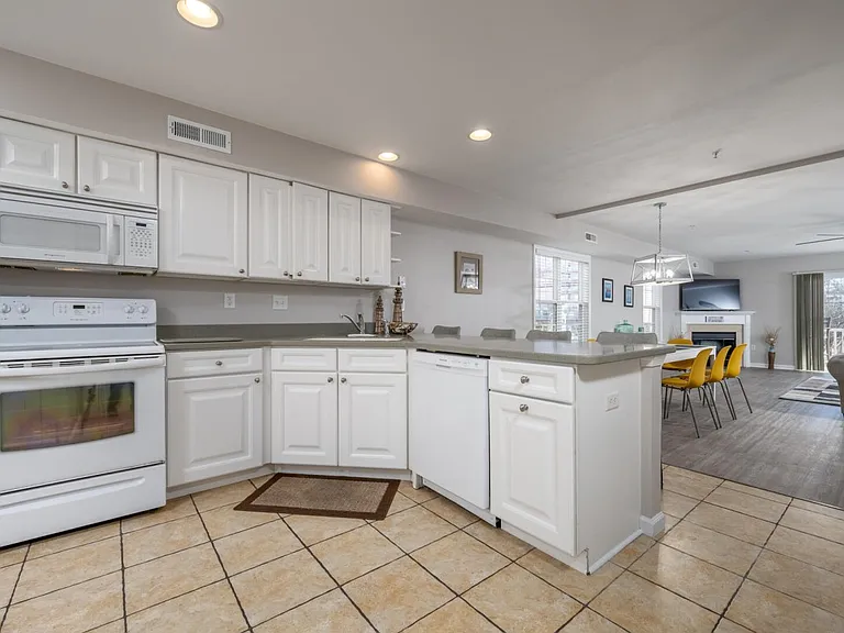 803 N Baltimore Ave #B — Photo 7
