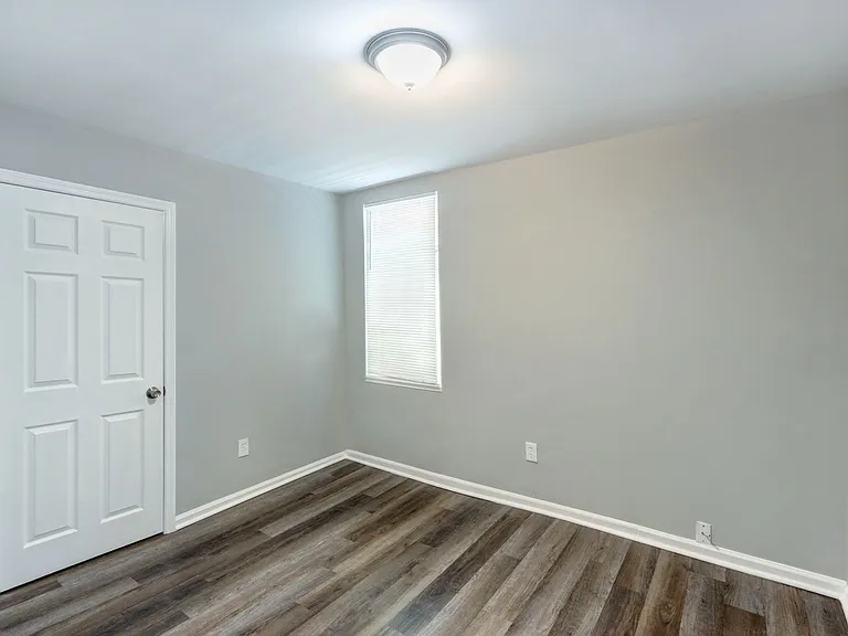 917 West Victory Drive — Photo 6