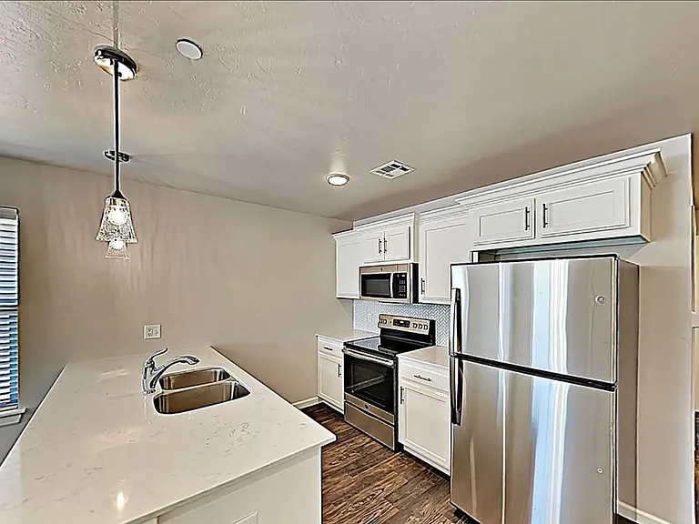 405 Summit Ridge Dr — Photo 2