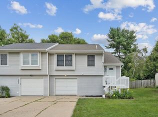 2007 S Ridge Dr, Coralville, IA 52241