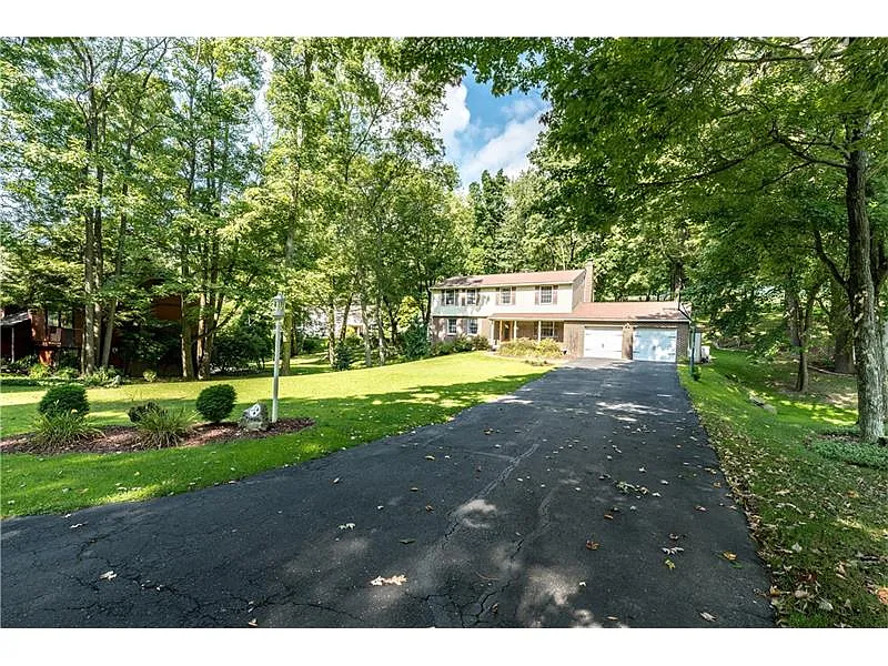 54 Greenview Dr photo 1