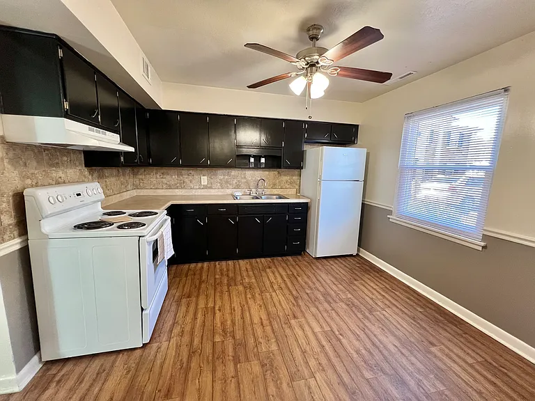 Mayfair Apartments — Photo 127
