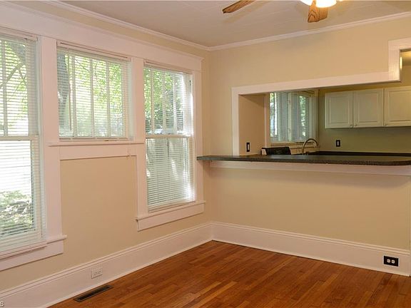 4th image of 930 Lexington Ave