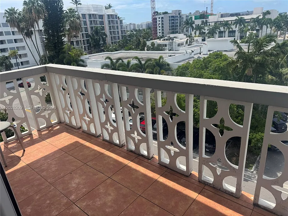 9700 E Bay Harbor Dr #512