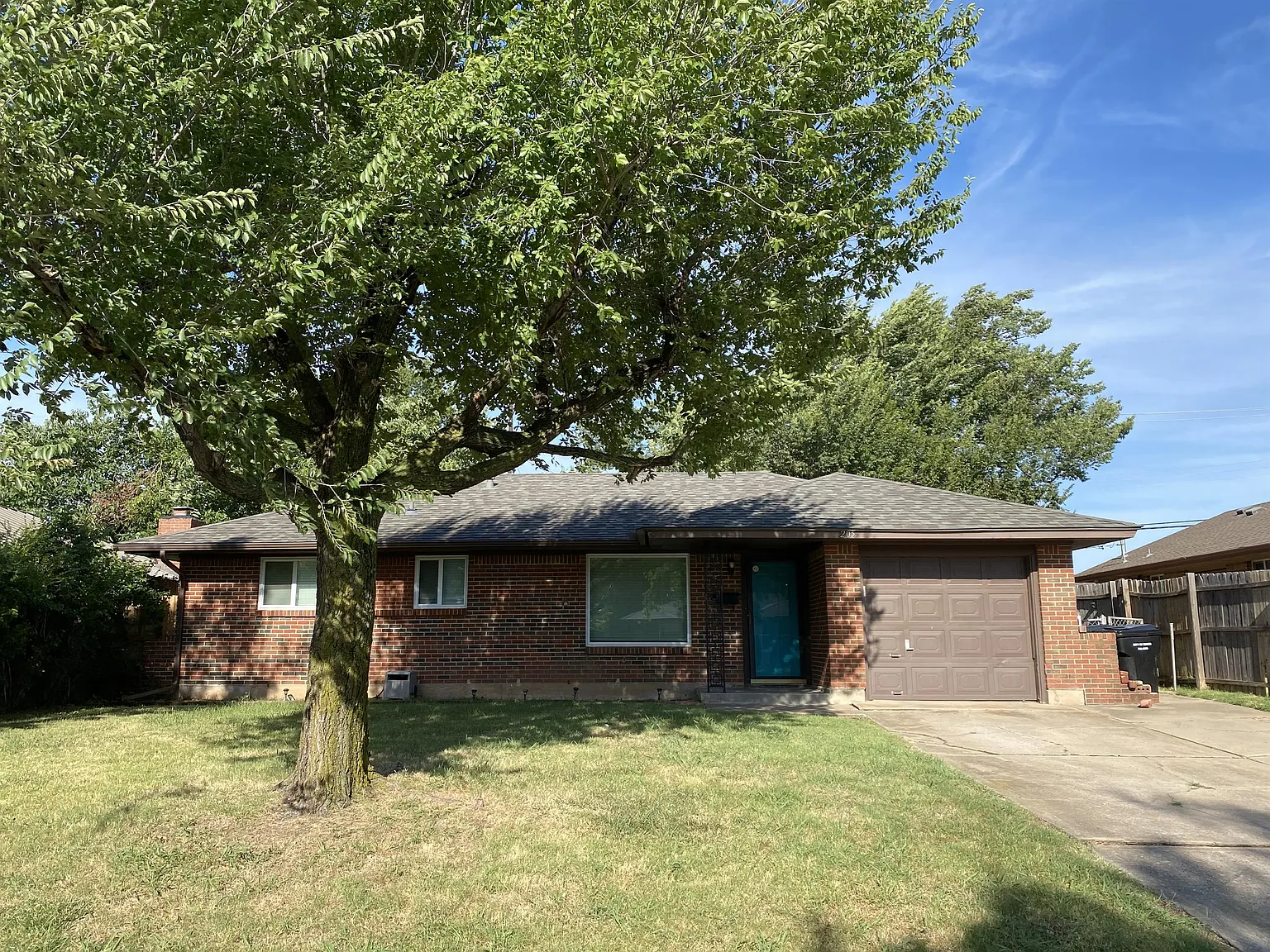 Bristow Ave S - 205 - 1 — Photo 1