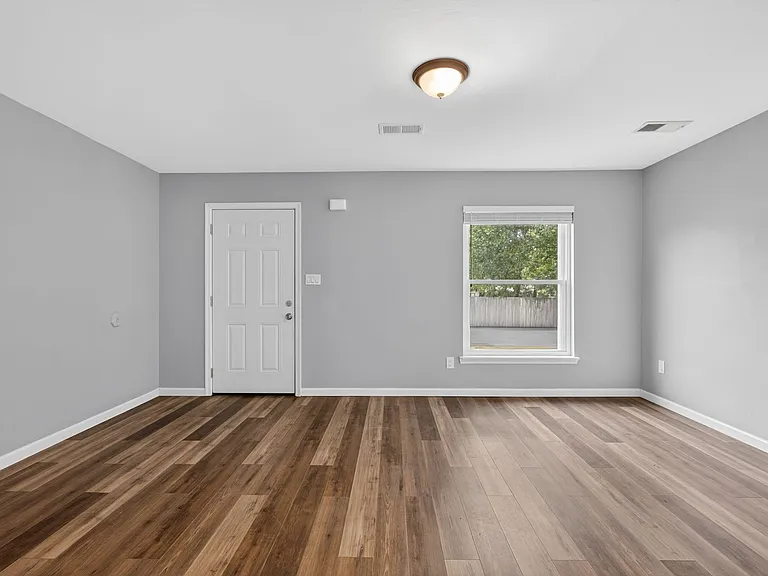 46 Village Dr — Photo 3