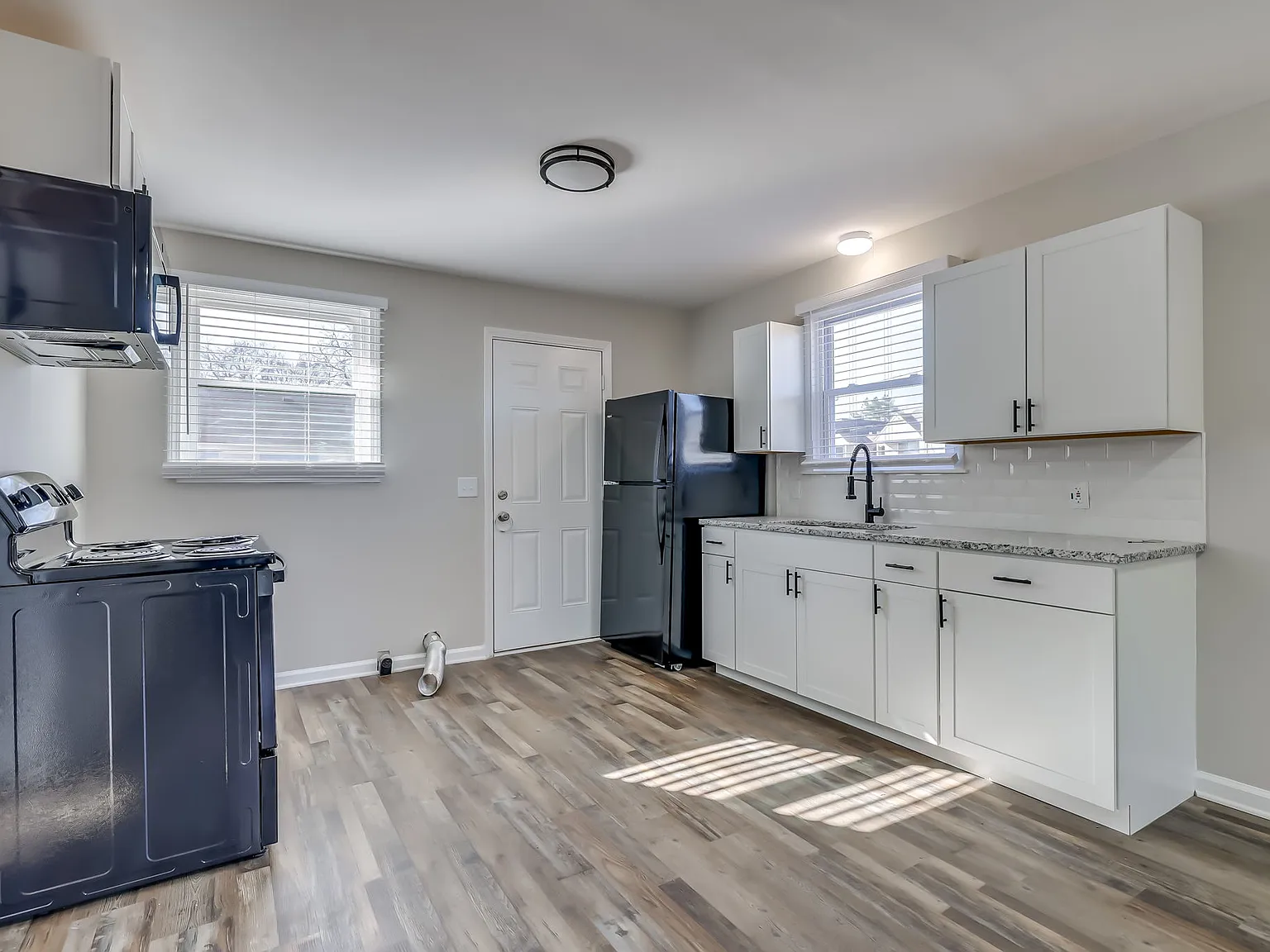 2 bed, 882 sqft, $1,195 — Photo 2