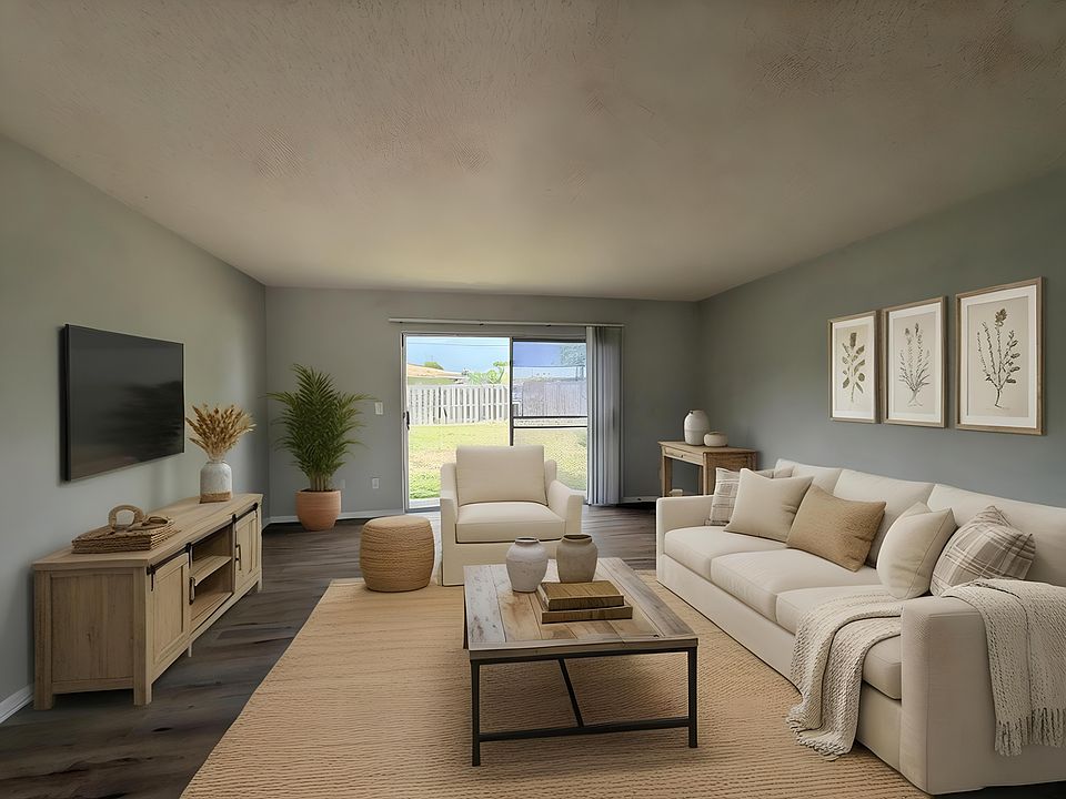 1st image of 1920 W Lakeview Blvd APT 4