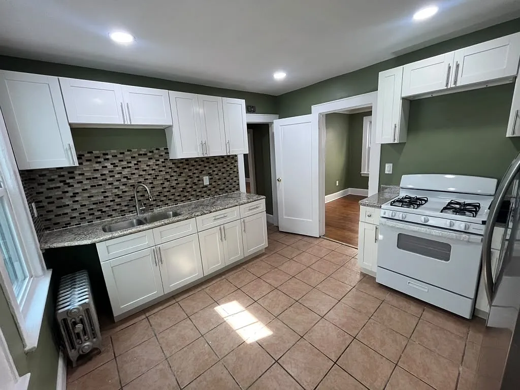 193 Hoffman Blvd — Photo 4