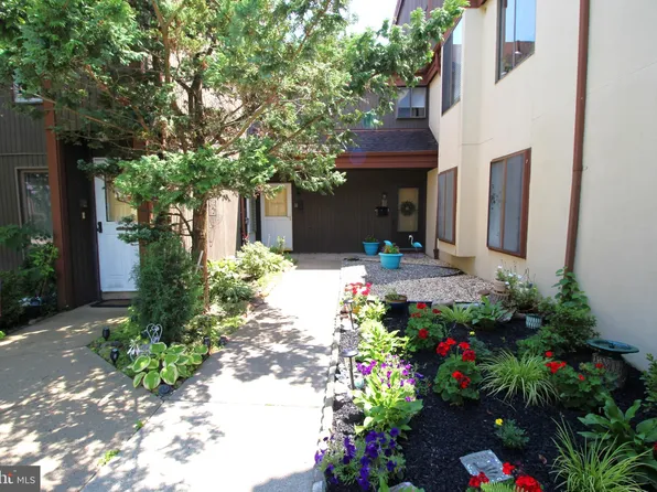 5009 S Convent Ln #145, Philadelphia, PA 19114