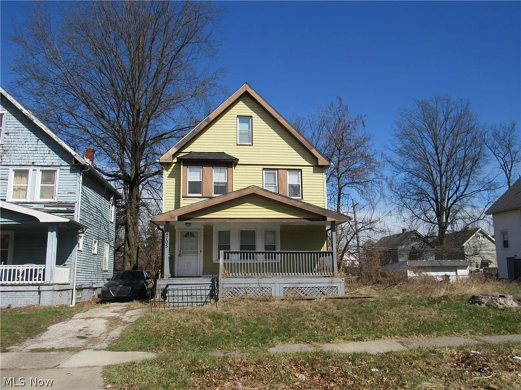 14705 Alder Ave photo 1