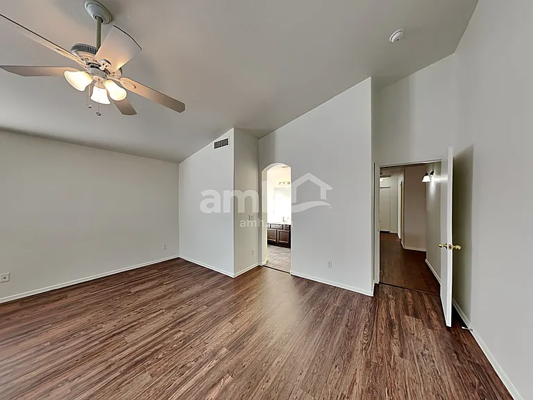 1303 N Balboa Dr — Photo 10