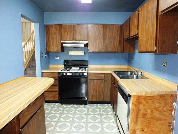 5th image of 384 Hilton Dr