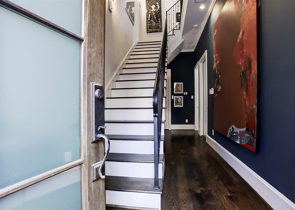 1st image of 415 Lovett Blvd #D