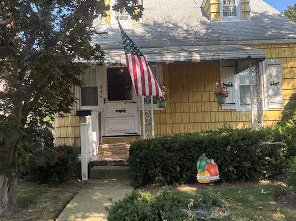 545 6th Avenue, New Hyde Park, NY 11040