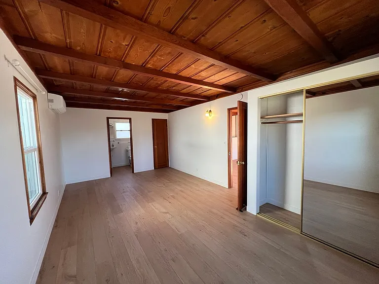 930 Anchor St — Photo 6