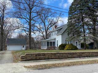 918 10th St, Charleston, IL 61920