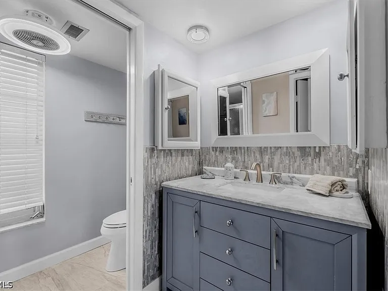 108 SE 47th St #102 — Photo 31