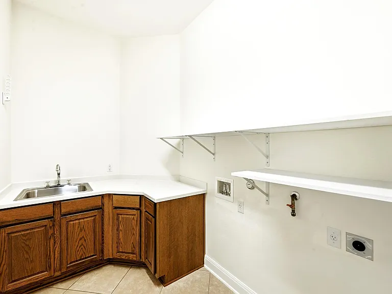 201 Varco Dr — Photo 25