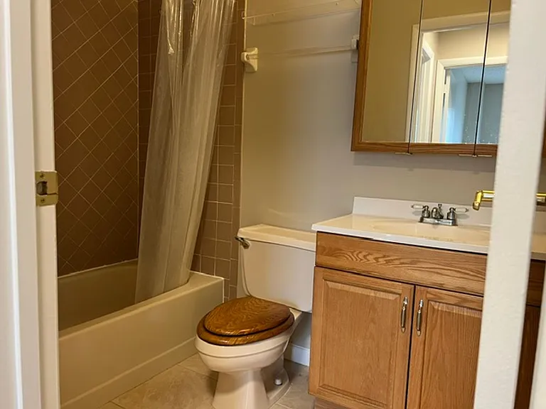 1514 Manor Dr NE — Photo 7