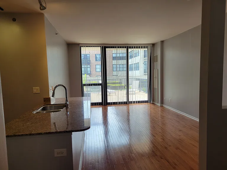 210 S Desplaines St #604 — Photo 5