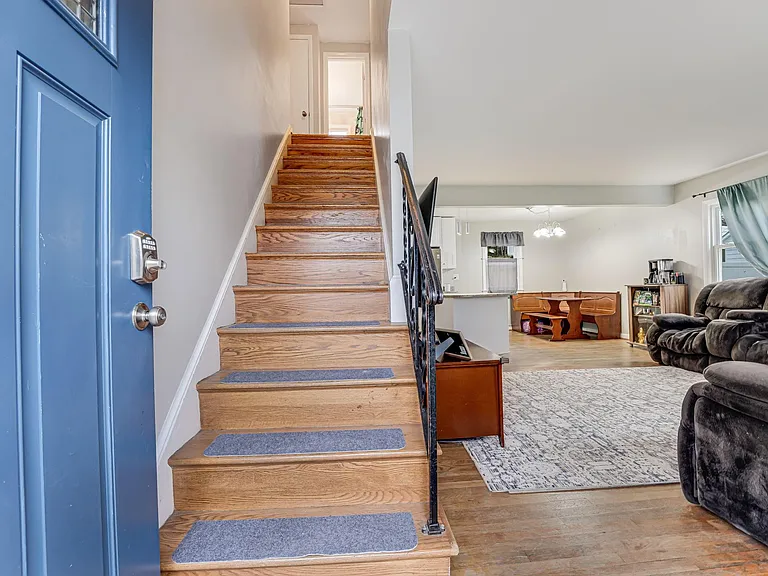 6714 Amherst Rd — Photo 5