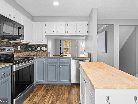 3rd image of 1426 Sedum Sq