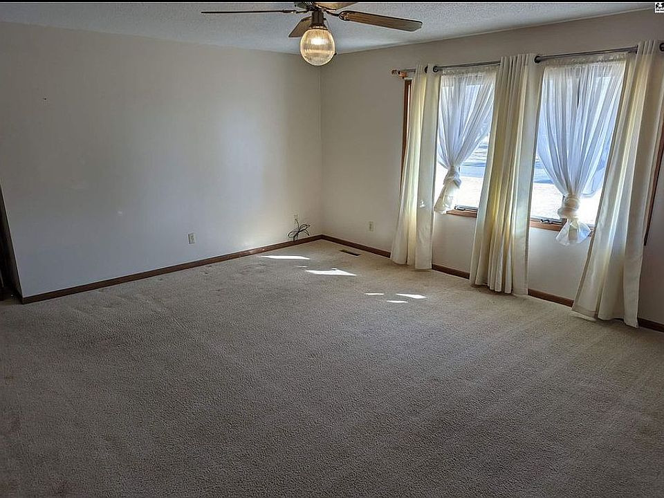 1st image of 220 E Avenue D