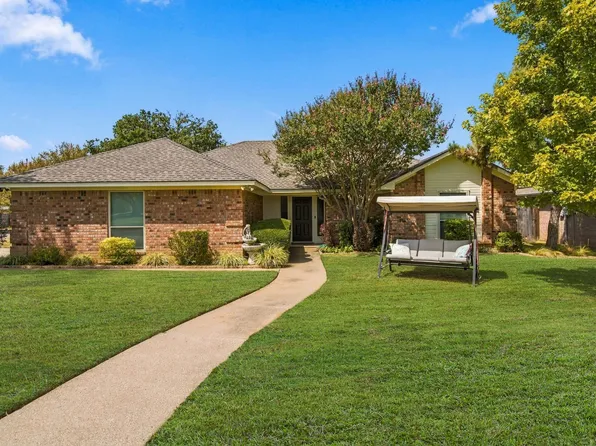 7101 Hazel Pl, North Richland Hills, TX 76182