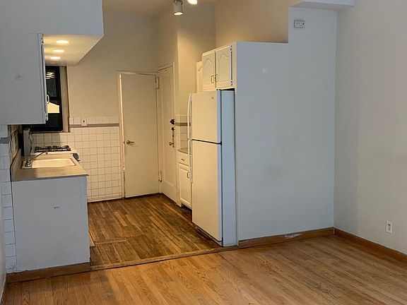5th image of 424 W 57th St #1C2