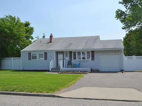 3011 Chestnut Avenue, Medford, NY 11763