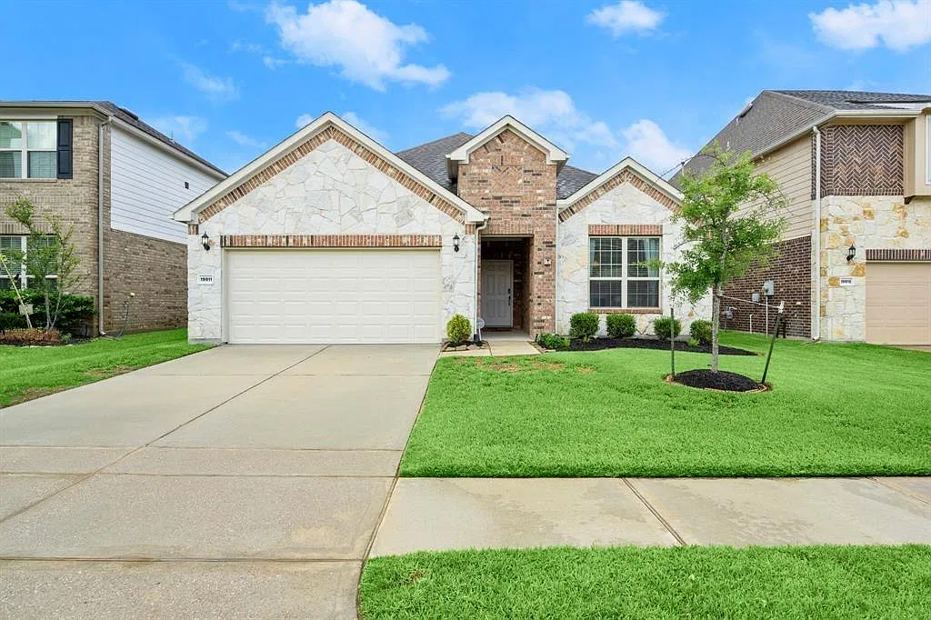 4 bed, 3.0 bath, 3256 sqft, $3,500 — Photo 2