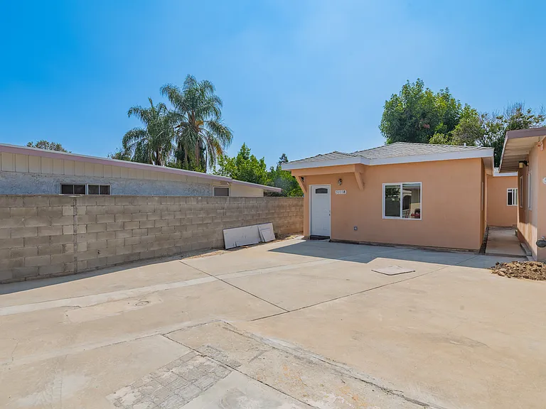 5033 Sultana Ave #B — Photo 17
