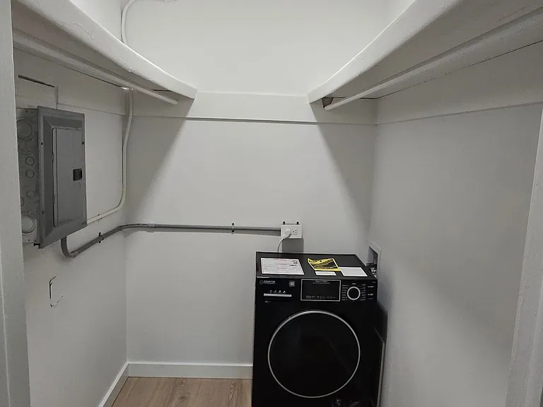 West Apartments — Photo 8