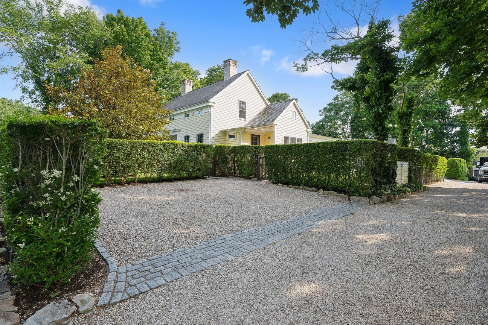  Front Parking Off-Street