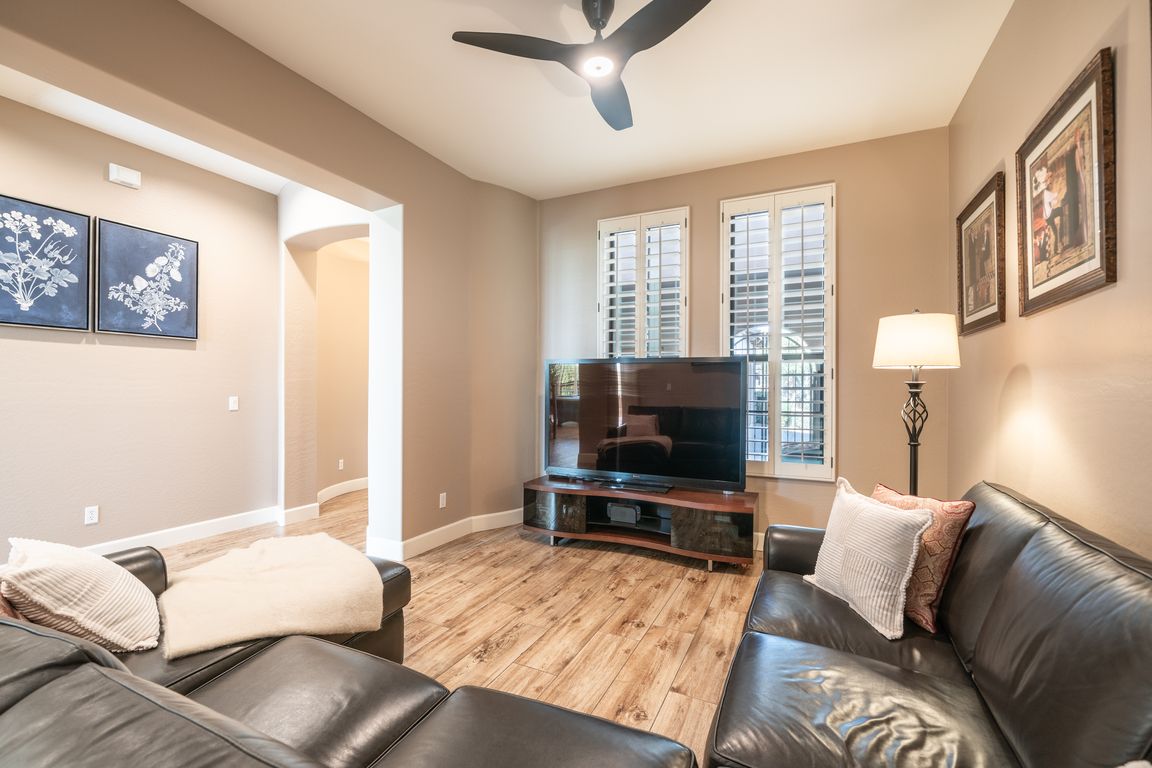 next background image