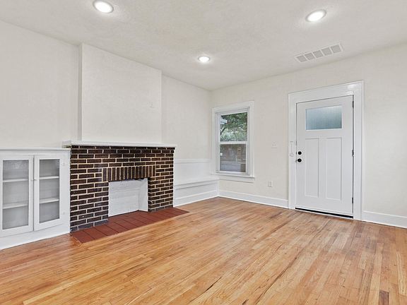 5th image of 2624 Gladstone Dr