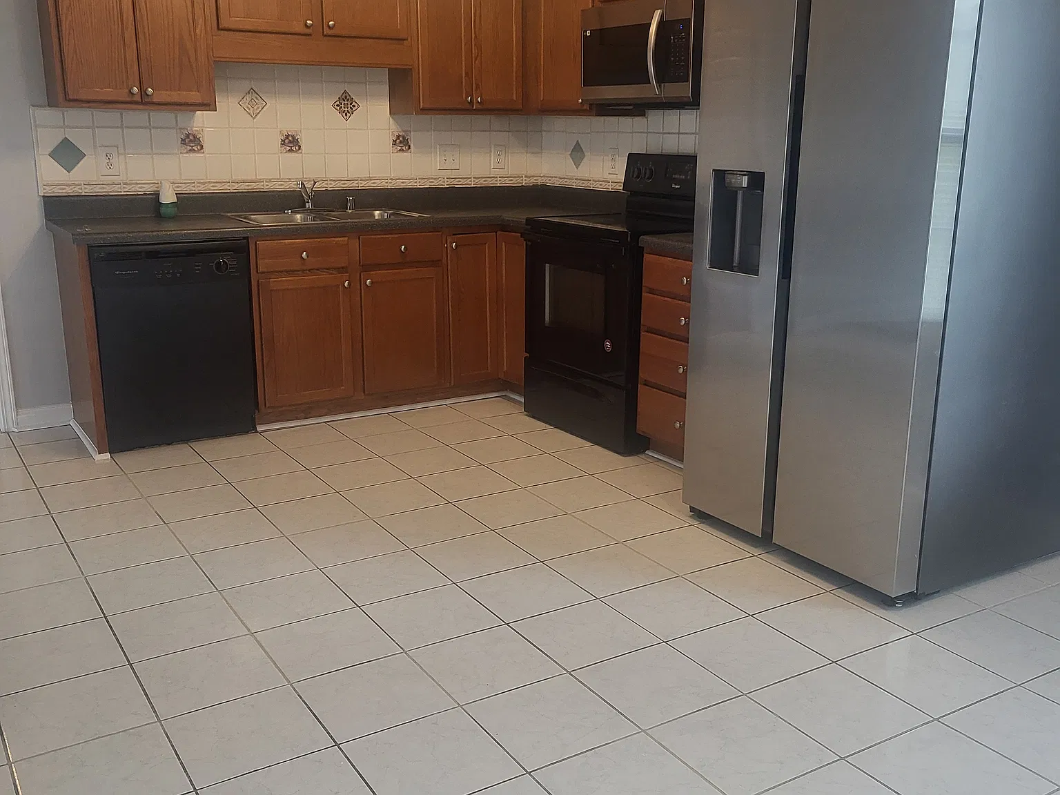 4 bed, 1581 sqft, $2,100 — Photo 3