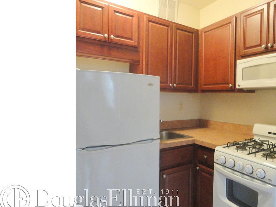 2nd image of 403 E 79th St APT 4C