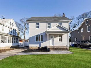 142 Cedar Ave, Rockville Centre, NY 11570