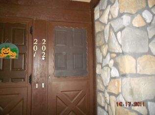 202 Foxwood Ln, Milford, CT 06461