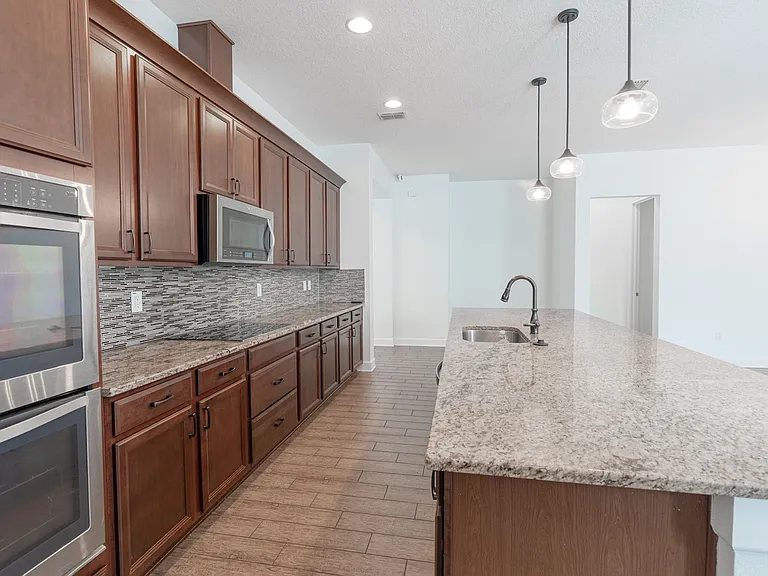 10667 Cardera Dr — Photo 15
