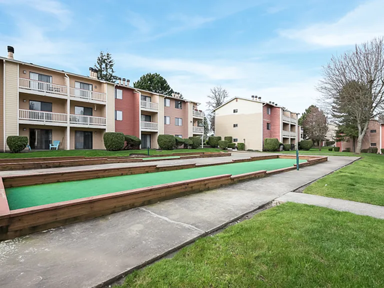 Crystal Springs Apartments — Photo 32