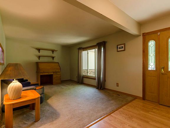 4th image of 35W750 Park Ln